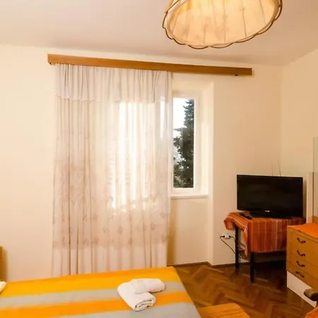 Curic - Double With Shared Bathroom *