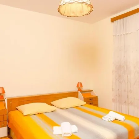 Curic - Double With Shared Bathroom Apartment
